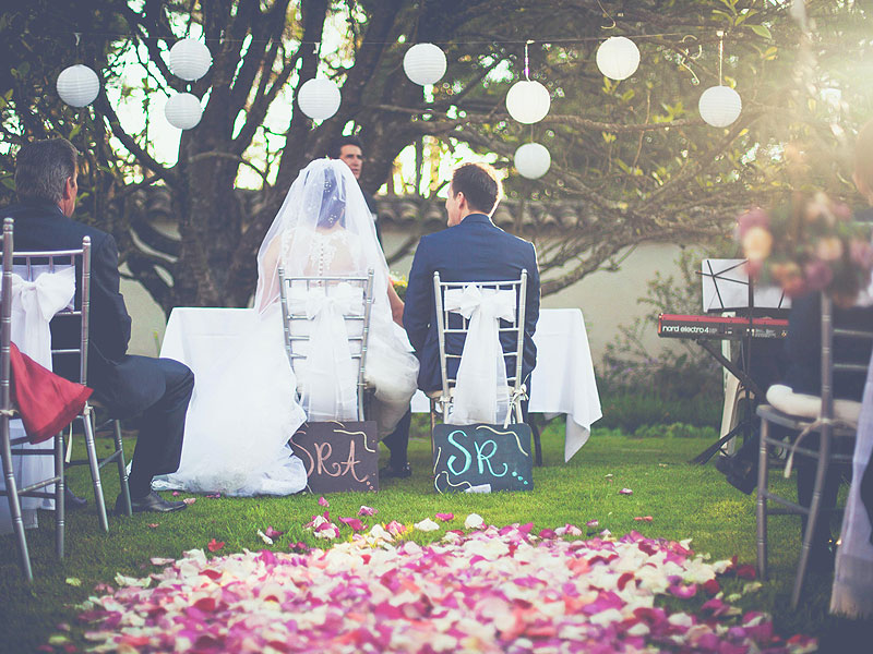 Luxury Ways to Decorate Wedding Chairs